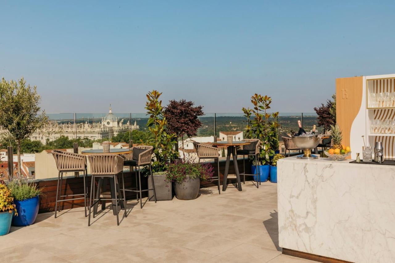 Palacio De Los Duques Gran Melia - The Leading Hotels Of The World Мадрид Экстерьер фото Rooftop bar