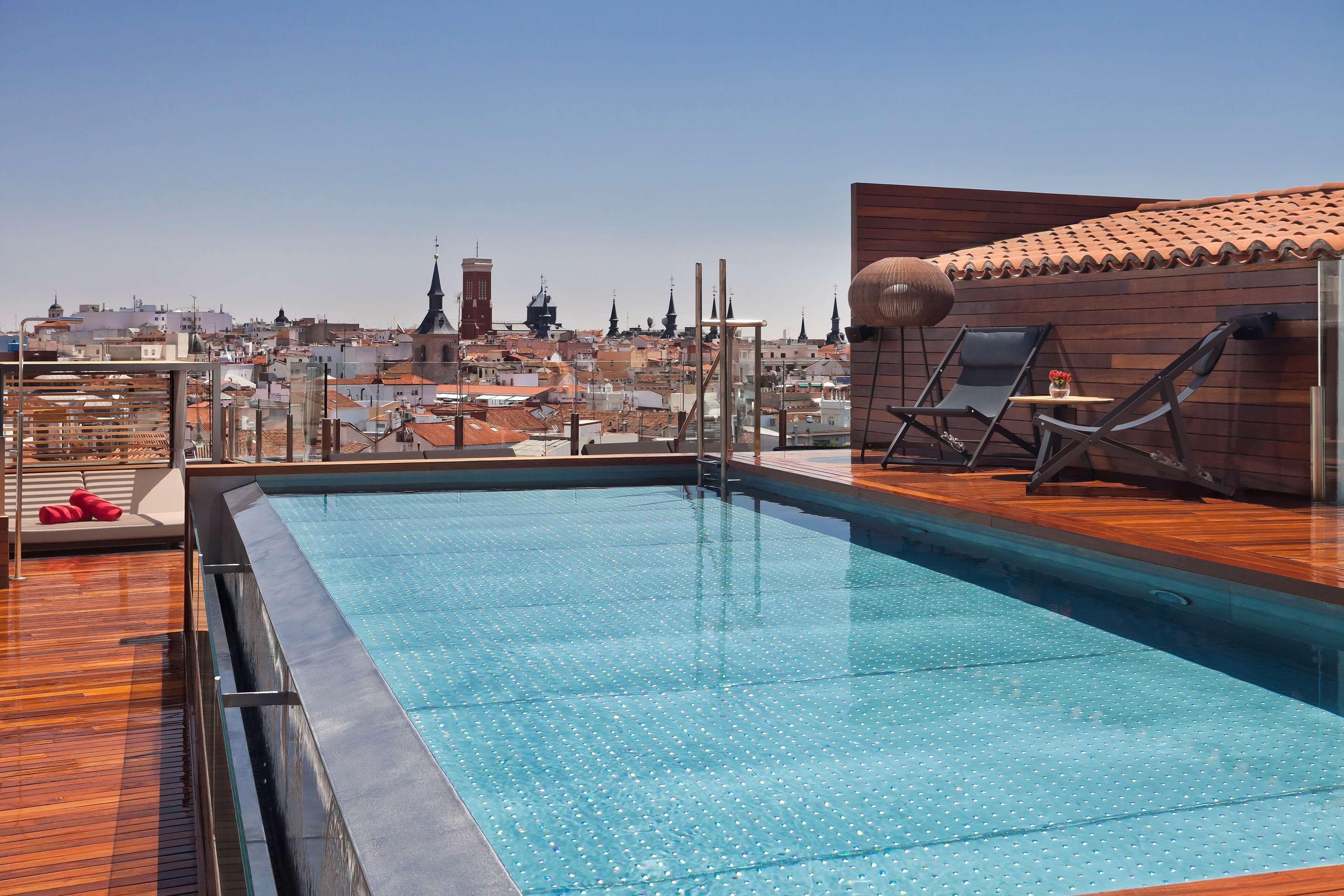 Palacio De Los Duques Gran Melia - The Leading Hotels Of The World Мадрид Экстерьер фото Rooftop pool at Hotel AC Palacio de Duta