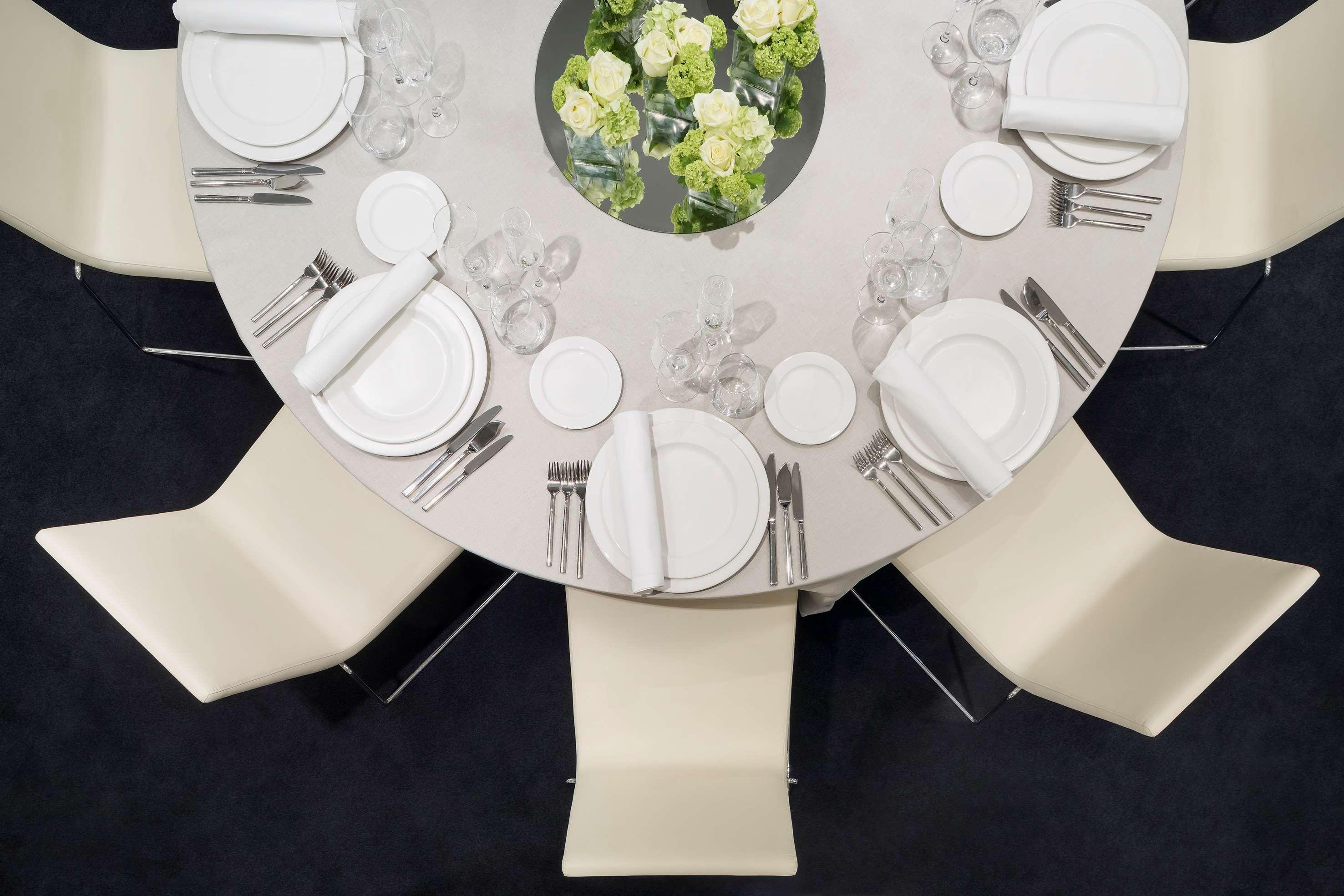 Palacio De Los Duques Gran Melia - The Leading Hotels Of The World Мадрид Экстерьер фото A table set for a formal dinner