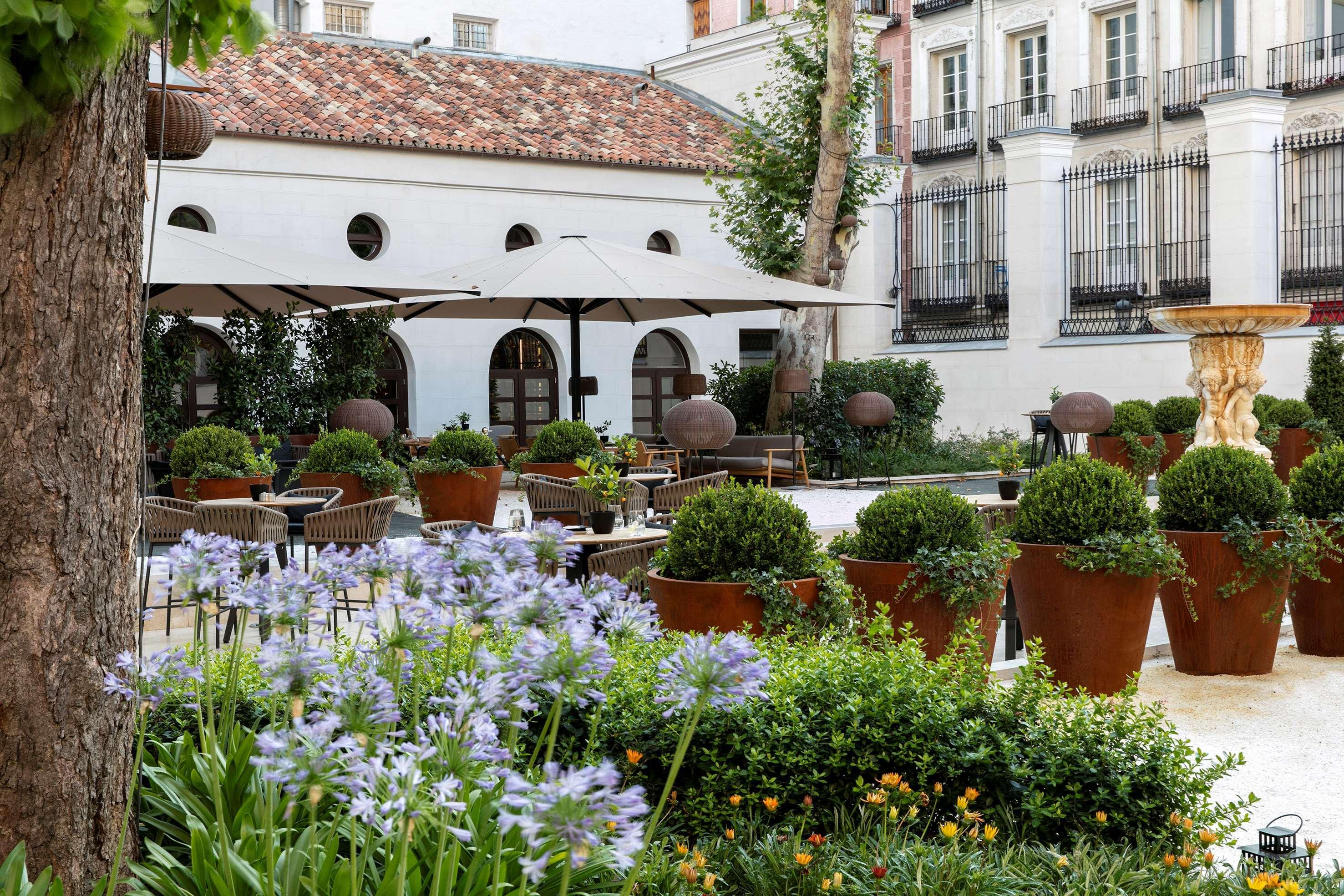 Palacio De Los Duques Gran Melia - The Leading Hotels Of The World Мадрид Экстерьер фото Patio de Bôa