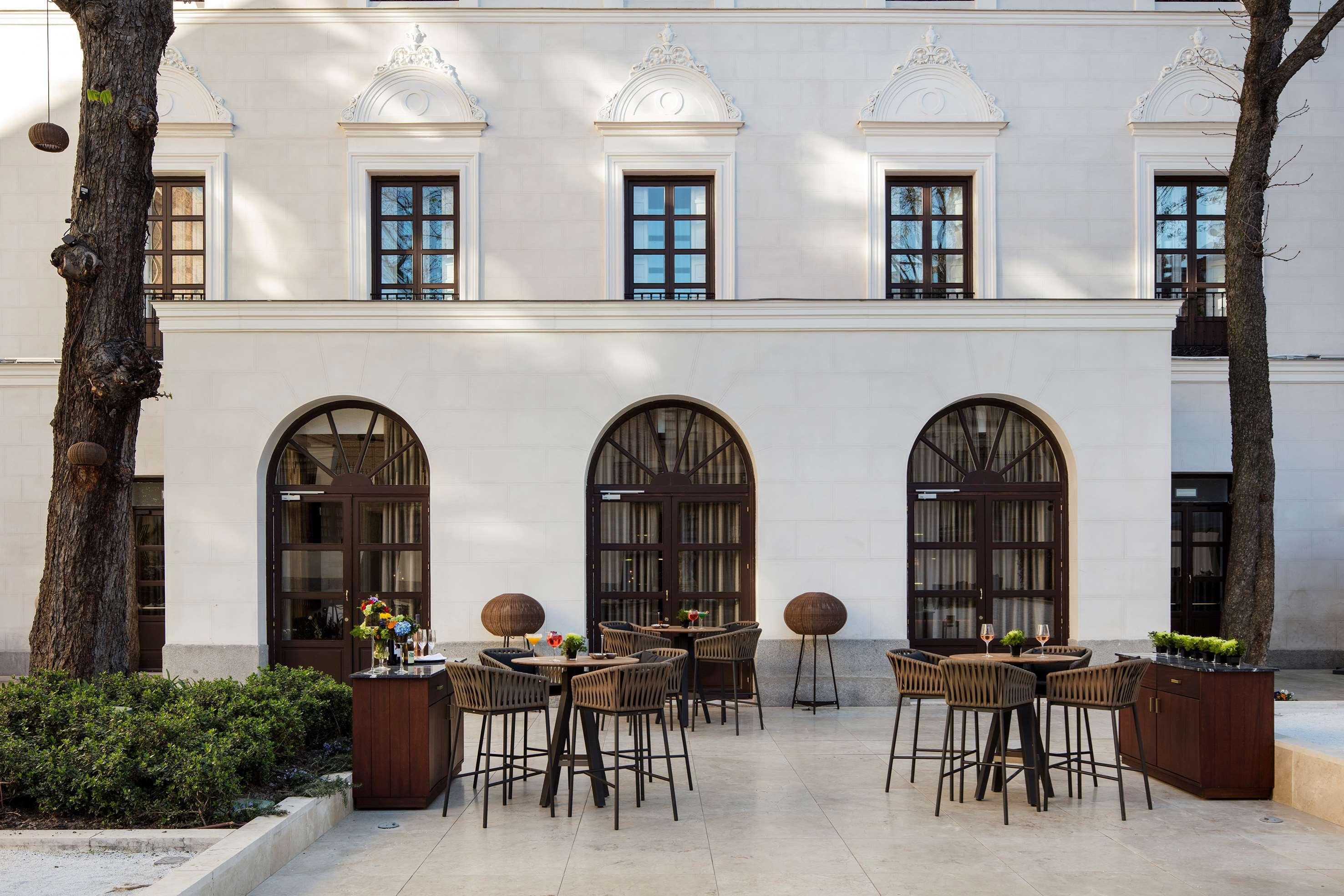 Palacio De Los Duques Gran Melia - The Leading Hotels Of The World Мадрид Экстерьер фото The patio at the hotel