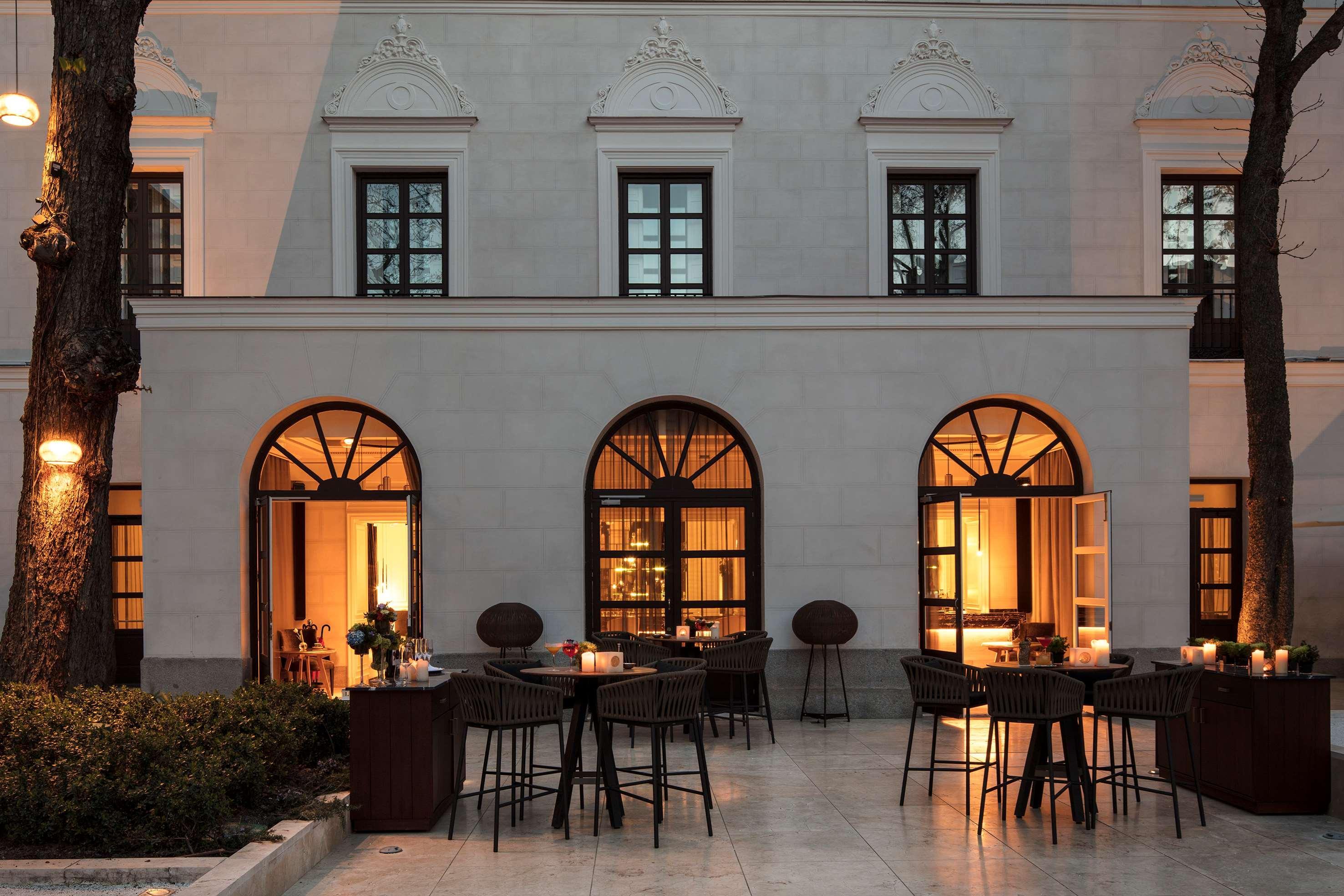 Palacio De Los Duques Gran Melia - The Leading Hotels Of The World Мадрид Экстерьер фото The patio at the Hotel Casabonilla
