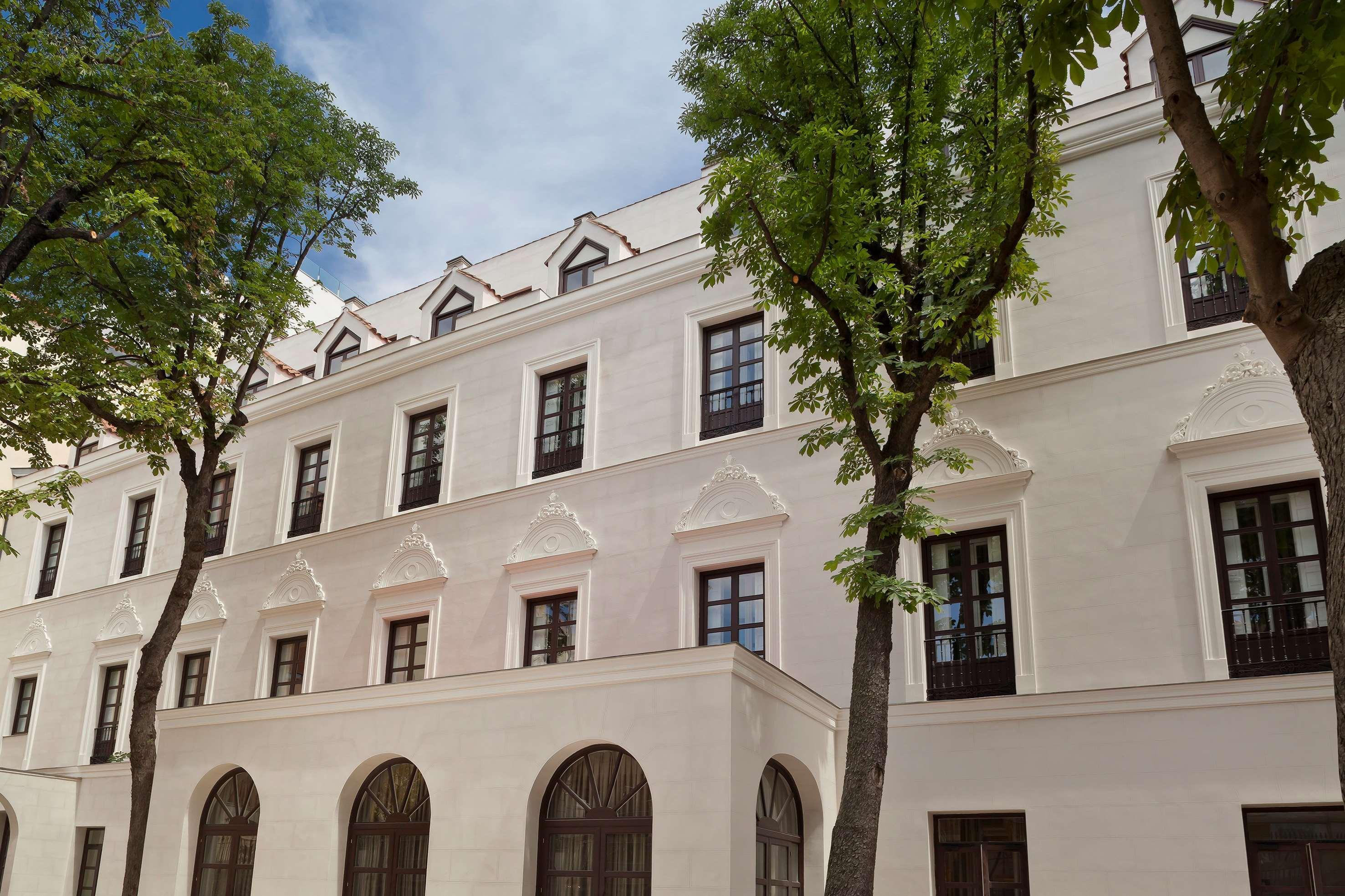 Palacio De Los Duques Gran Melia - The Leading Hotels Of The World Мадрид Экстерьер фото The White House, the seat of the government of the Republic of Artsakh