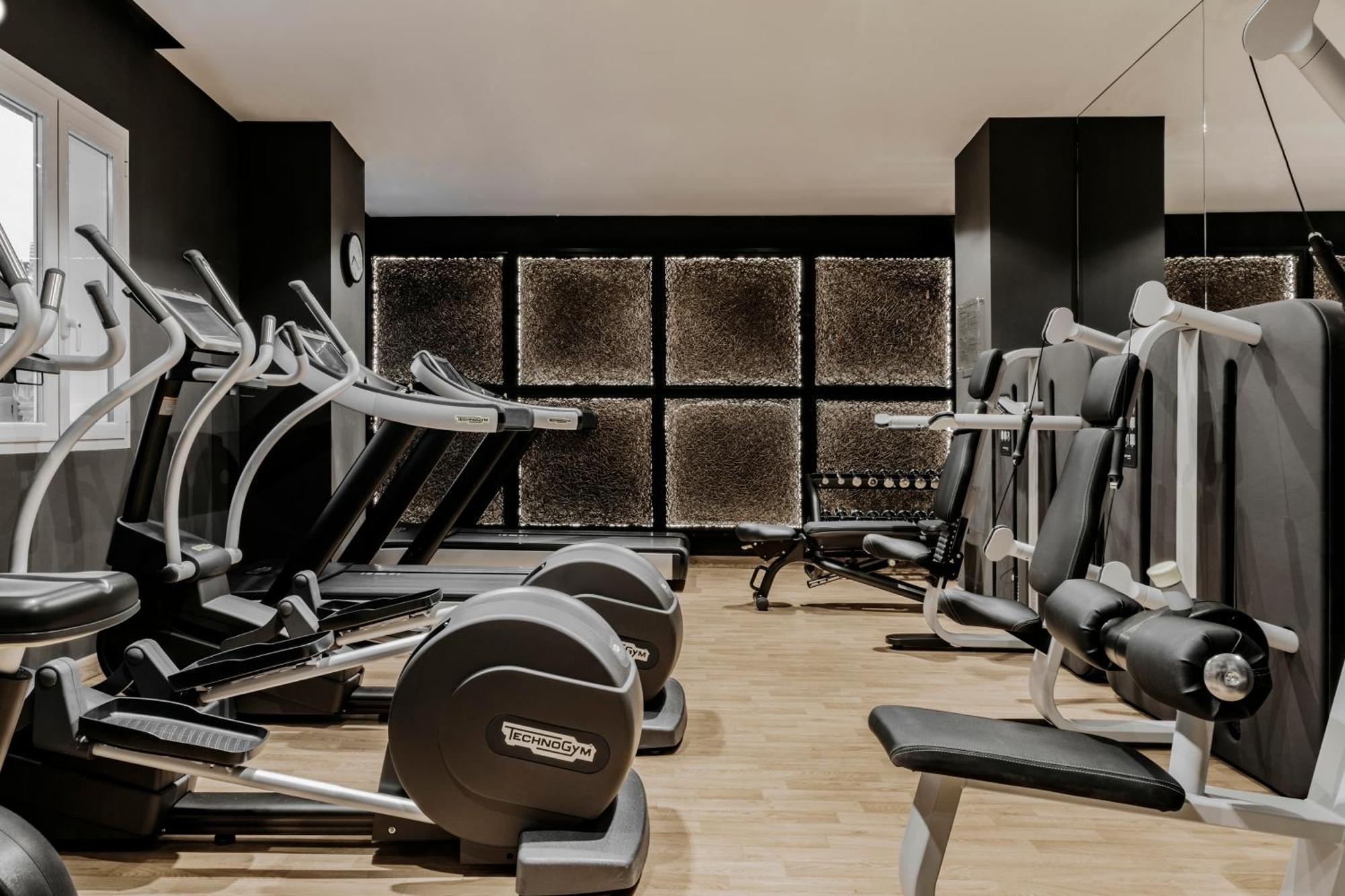 Palacio De Los Duques Gran Melia - The Leading Hotels Of The World Мадрид Экстерьер фото The gym at The Ivy Collection