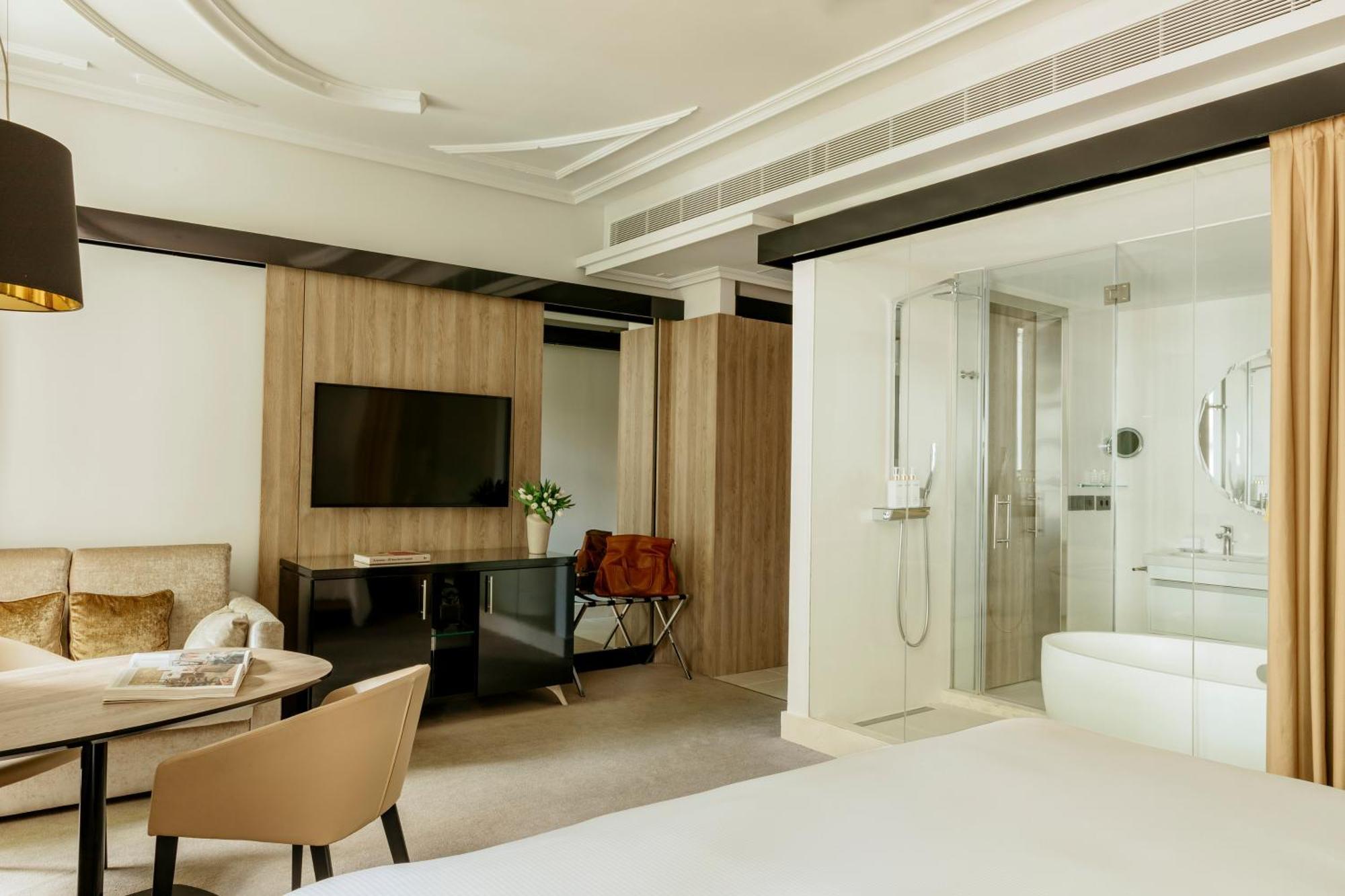 Palacio De Los Duques Gran Melia - The Leading Hotels Of The World Мадрид Экстерьер фото A suite at the hotel
